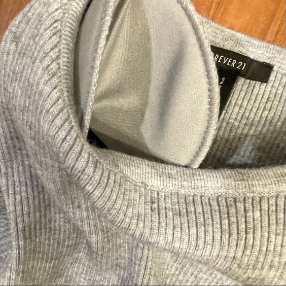 Forever 21 Gray ribbed Knit Long sleeve crop Twist Front Top w/ Shoulder Pads -S - Picture 8 of 8